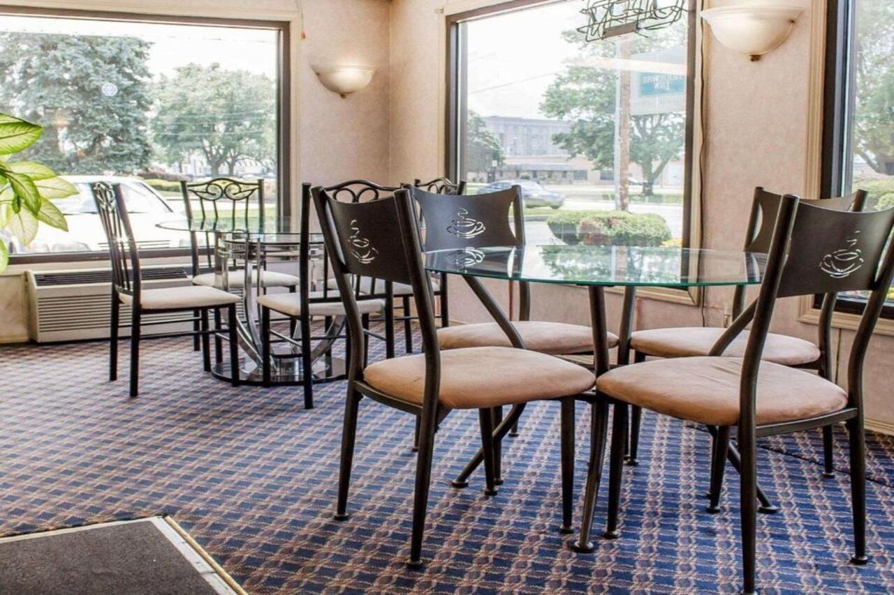 Rodeway Inn Findlay Buitenkant foto