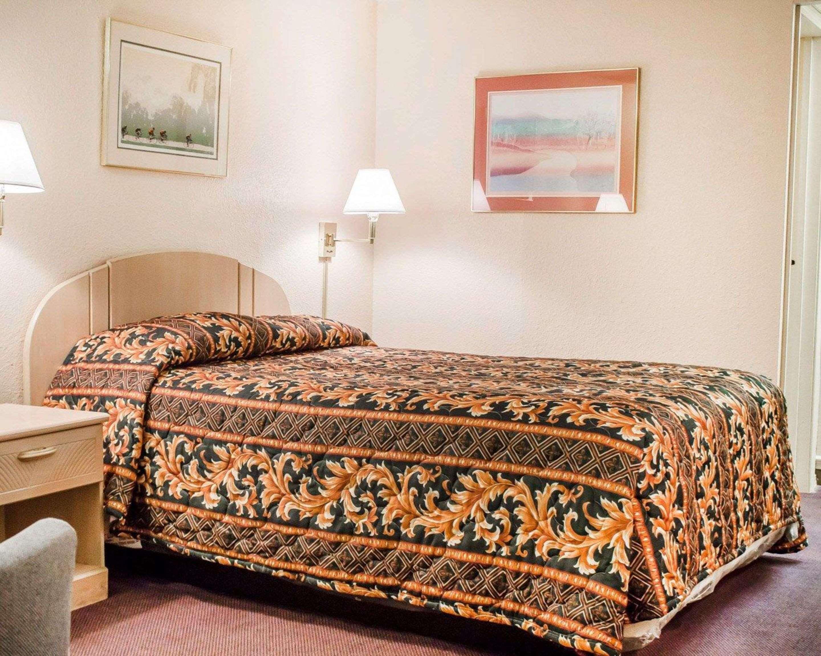 Rodeway Inn Findlay Buitenkant foto