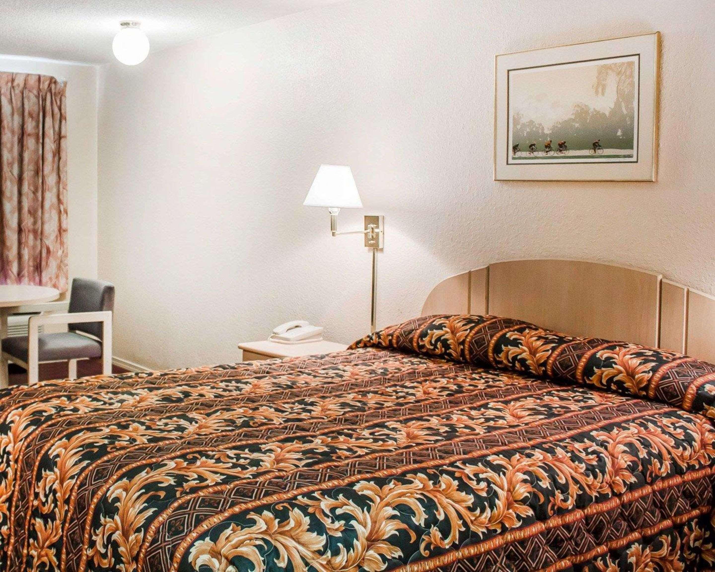 Rodeway Inn Findlay Buitenkant foto