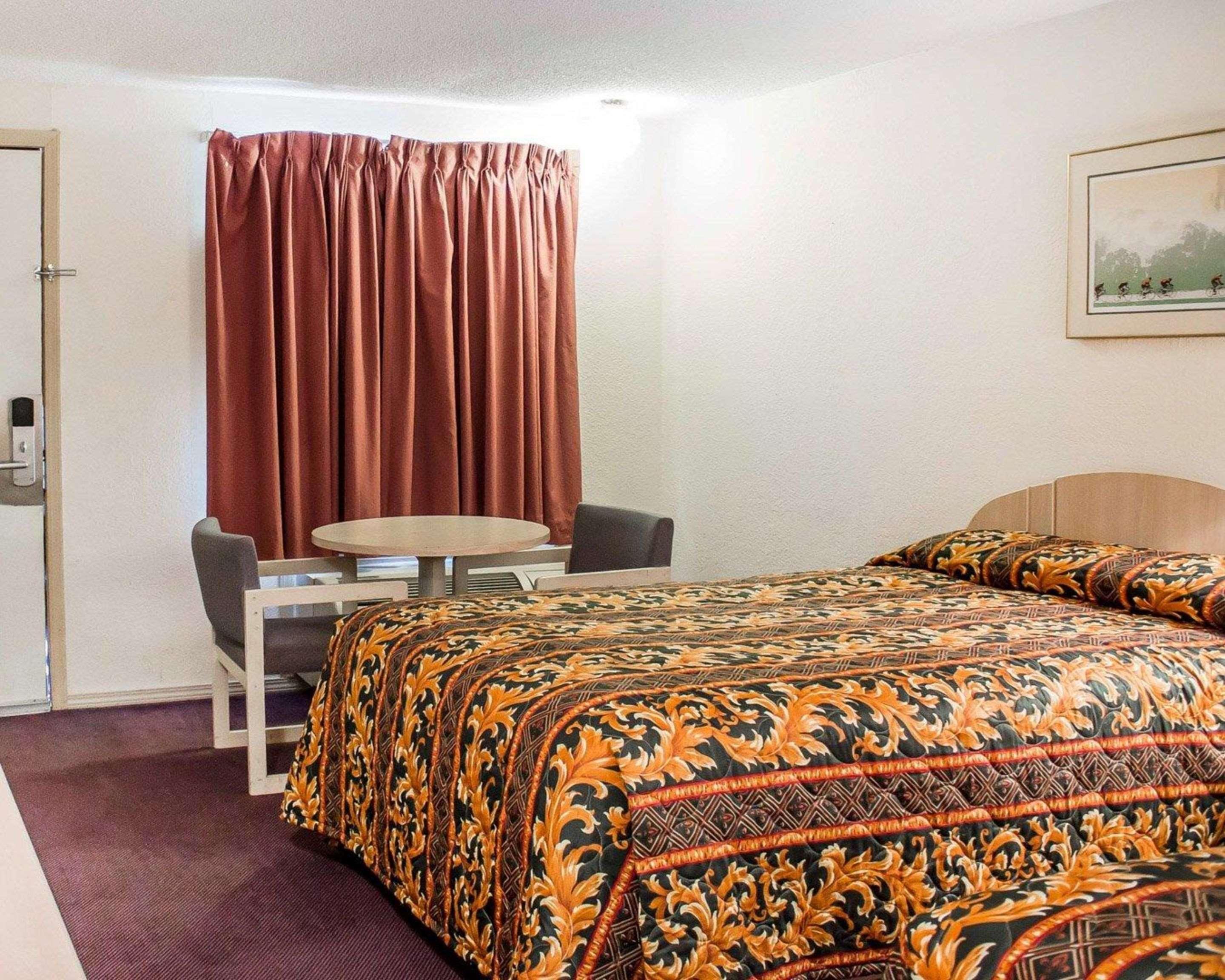 Rodeway Inn Findlay Buitenkant foto