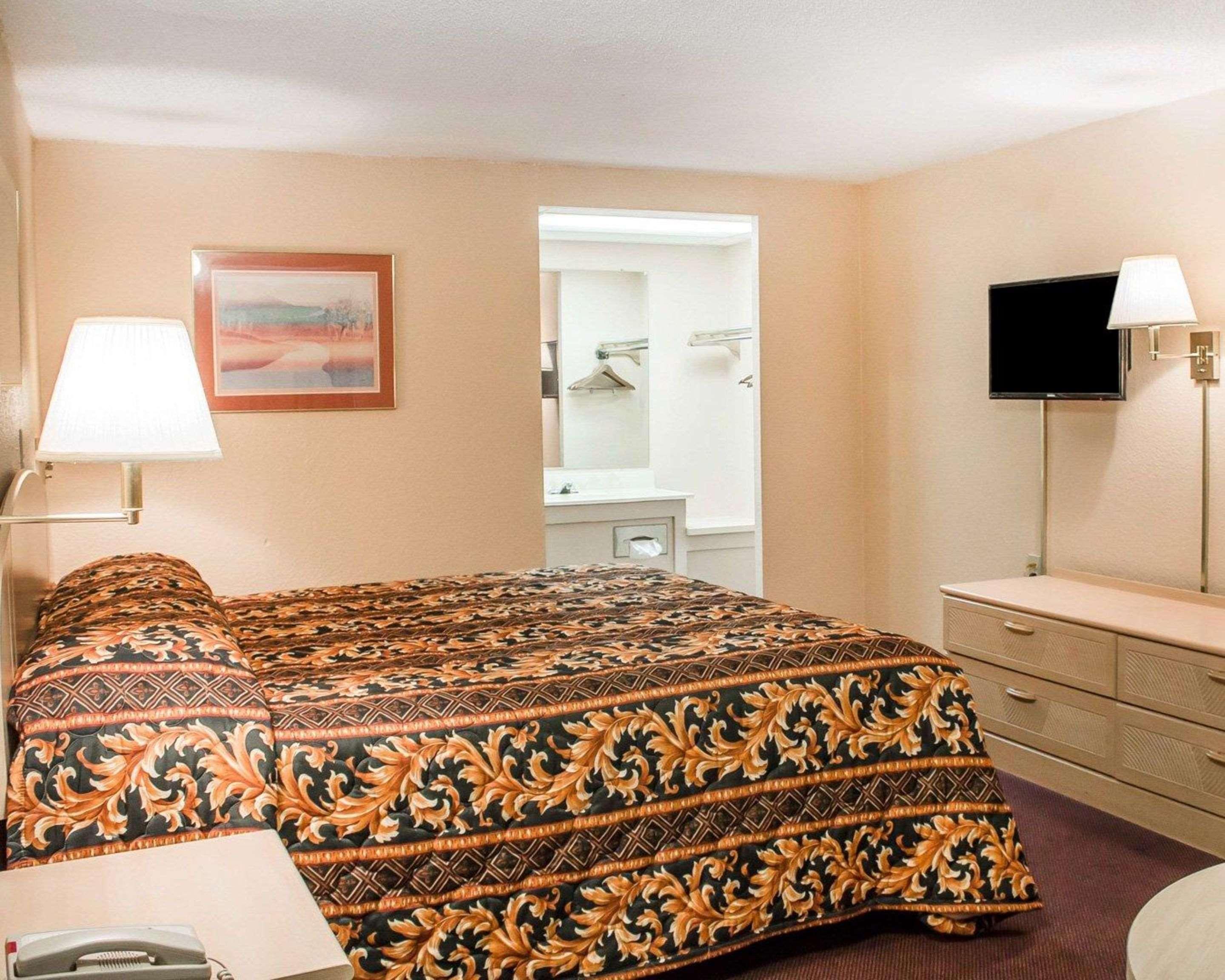 Rodeway Inn Findlay Buitenkant foto