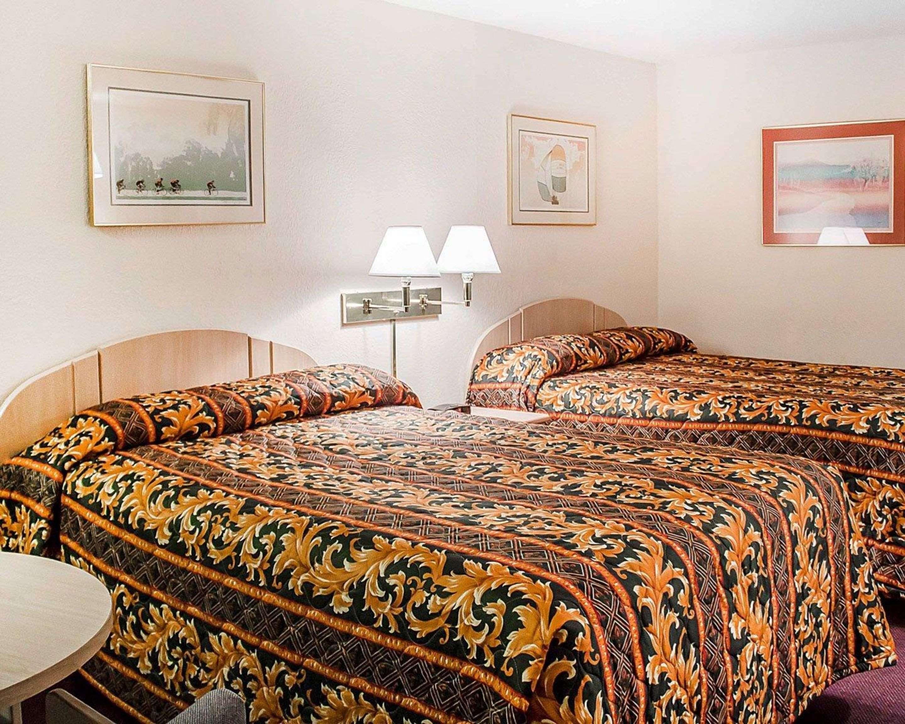 Rodeway Inn Findlay Buitenkant foto