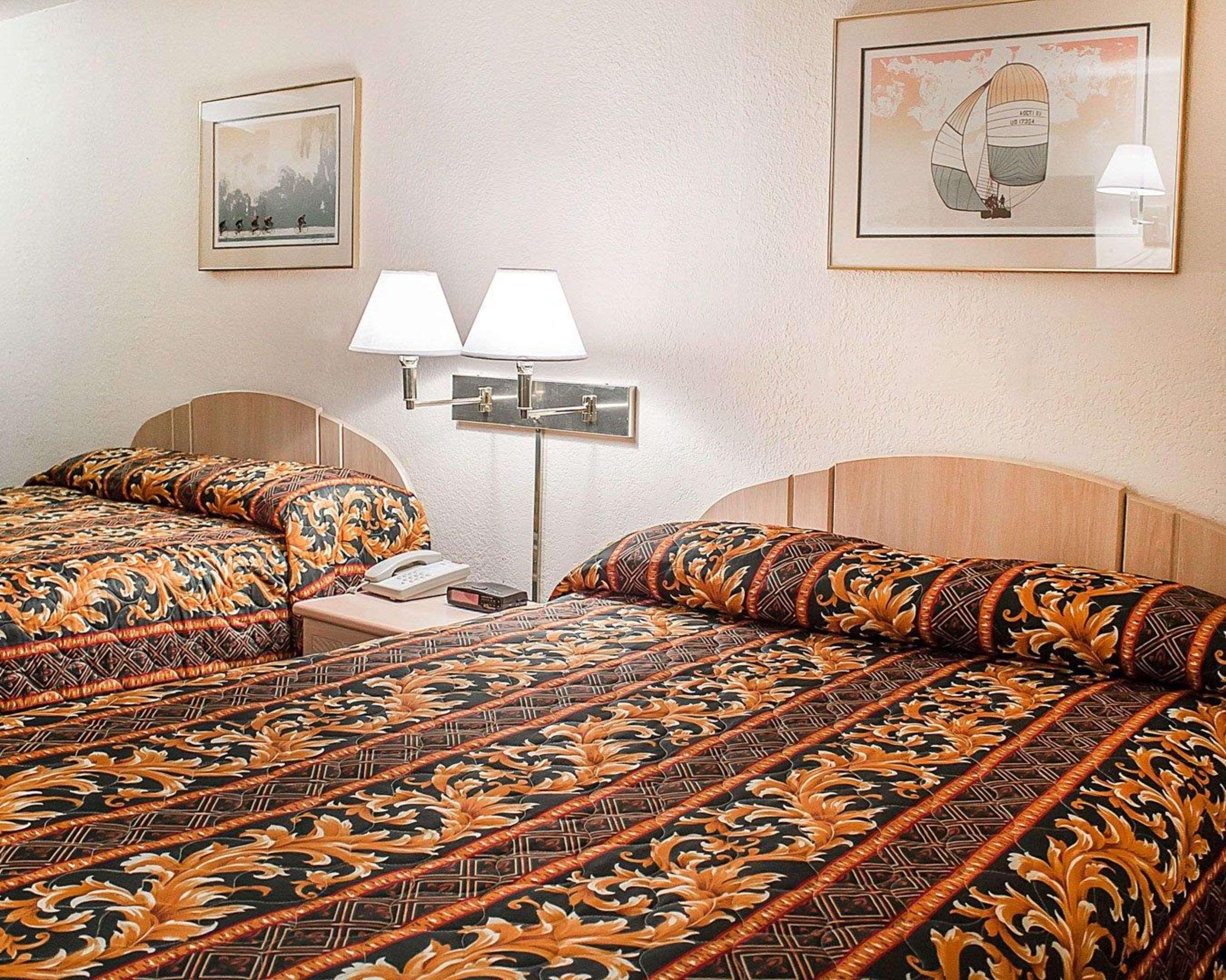 Rodeway Inn Findlay Buitenkant foto