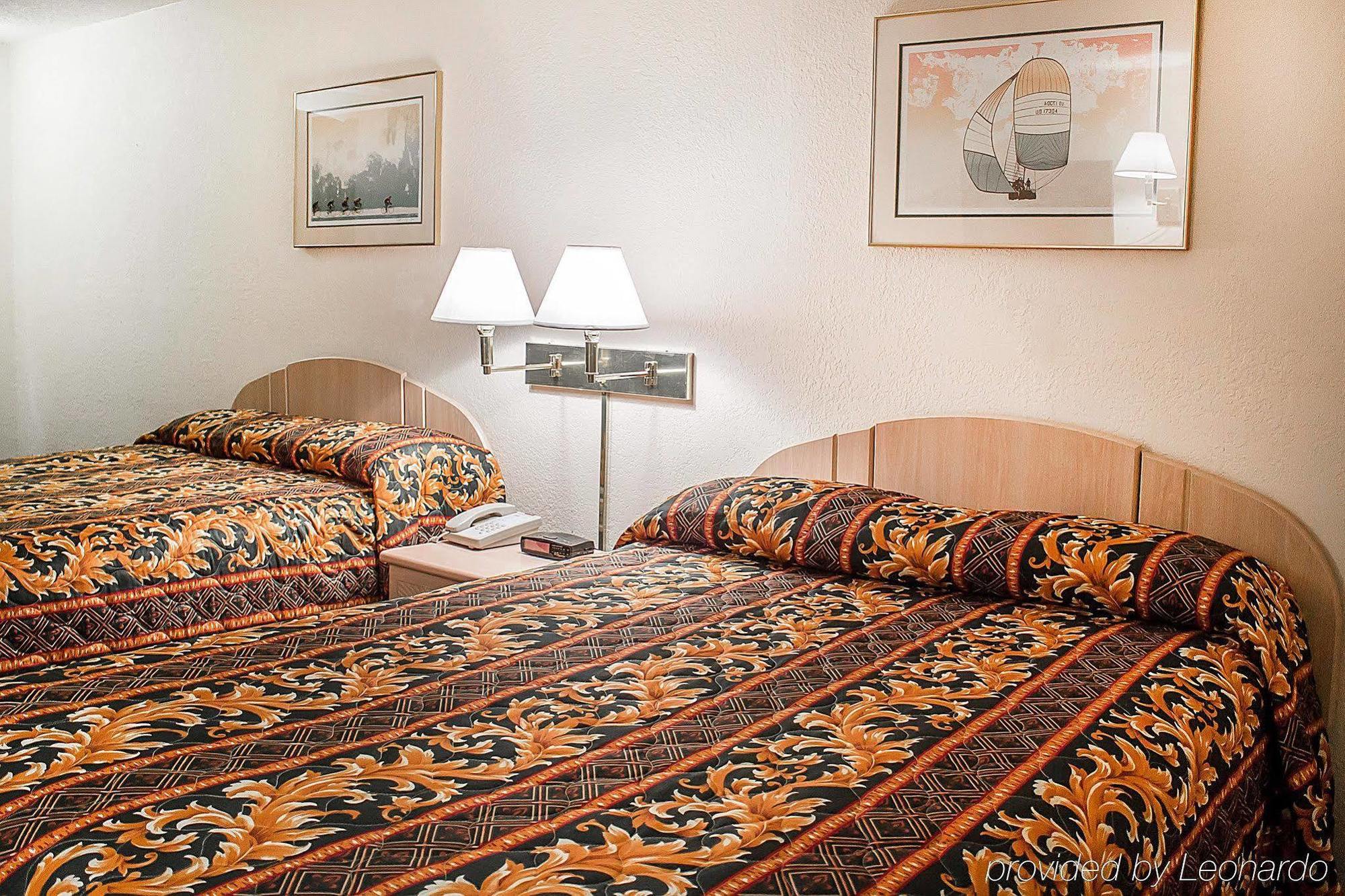Rodeway Inn Findlay Buitenkant foto